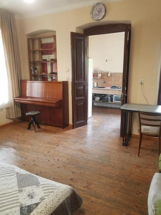 Уиут Ниниа Сад Apartamento Tbilisi Exterior foto