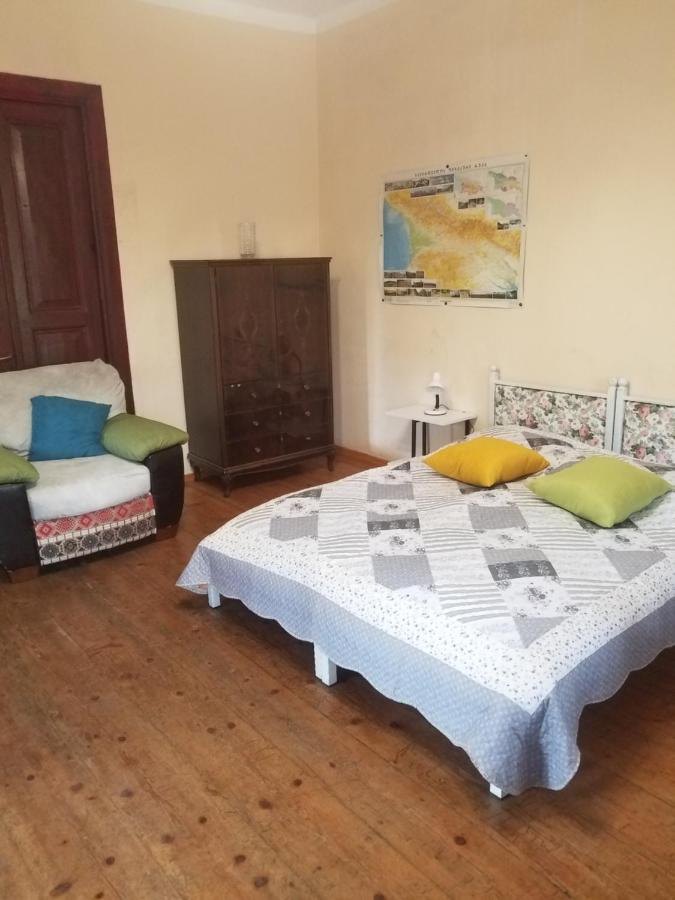 Уиут Ниниа Сад Apartamento Tbilisi Exterior foto