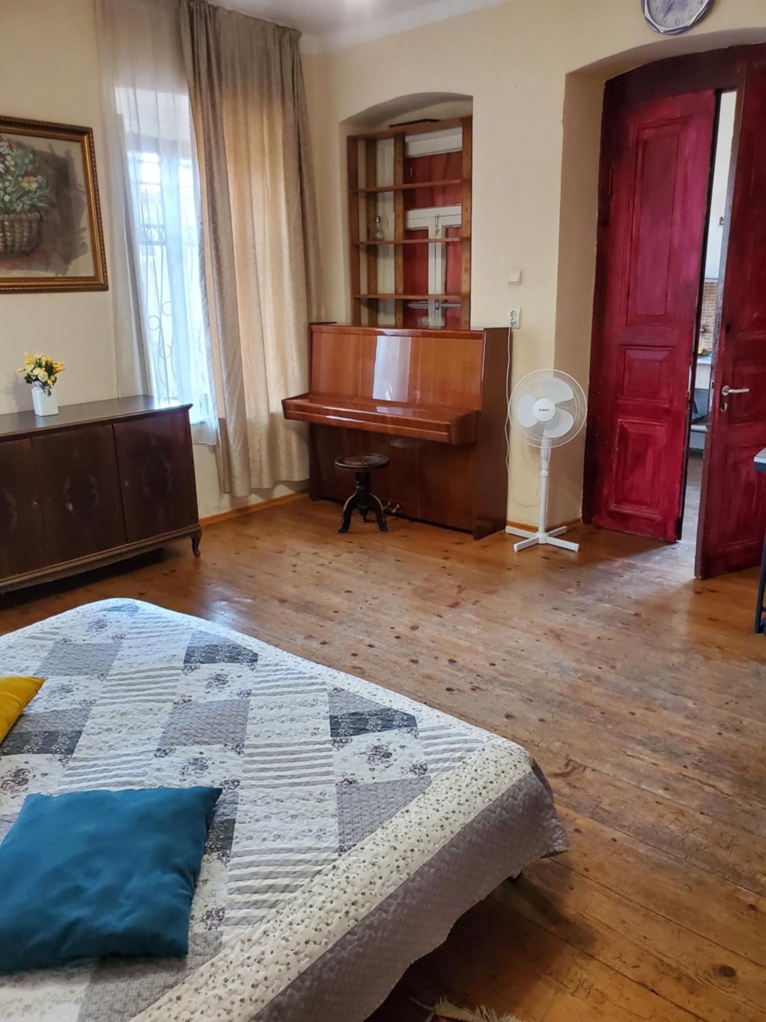 Уиут Ниниа Сад Apartamento Tbilisi Exterior foto